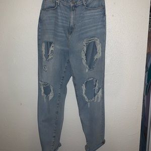 BDG ripped boyfriend jean